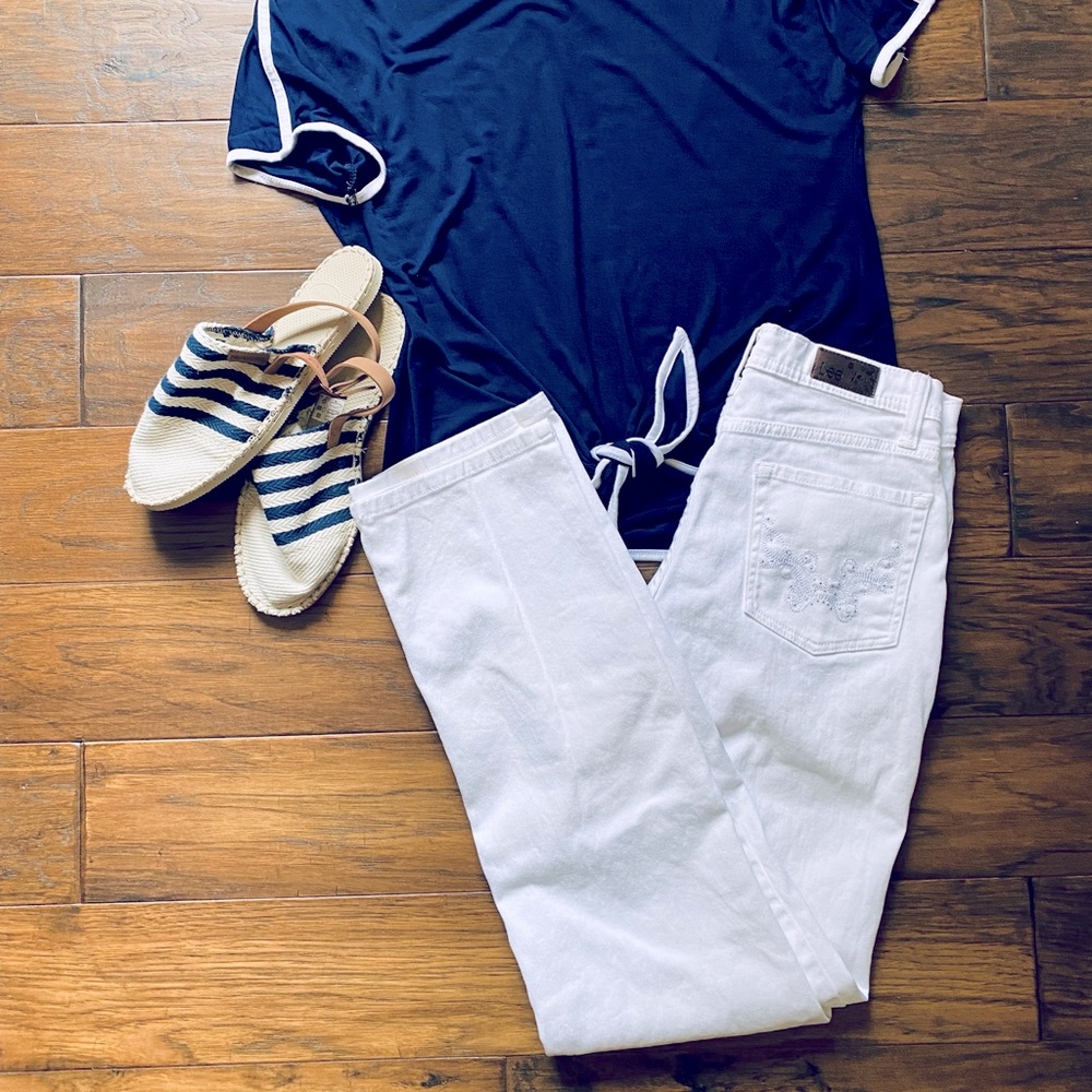 3/$30 EUC Lee classic white jeans